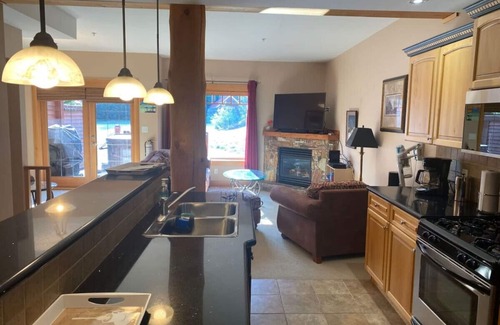 Rossland House | Redstone Chalets C Red Mountain