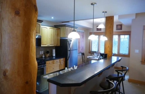 Rossland House | Redstone Chalets C Red Mountain