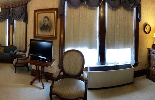 Dubuque Bed & Breakfast | Redstone Inn And Suites