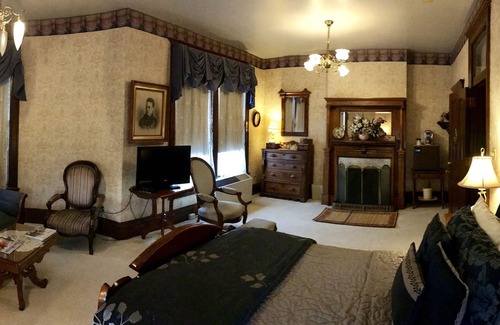 Dubuque Bed & Breakfast | Redstone Inn And Suites