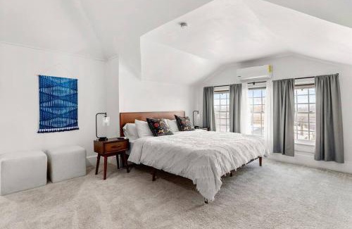 Tobin Hill House | Reduced! Pearl Townhomes Combined. Sleeps 16