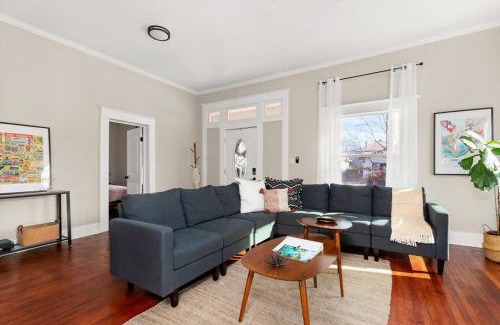 Tobin Hill House | Reduced! Pearl Townhomes Combined. Sleeps 16