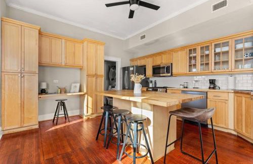 Tobin Hill House | Reduced! Pearl Townhomes Combined. Sleeps 16