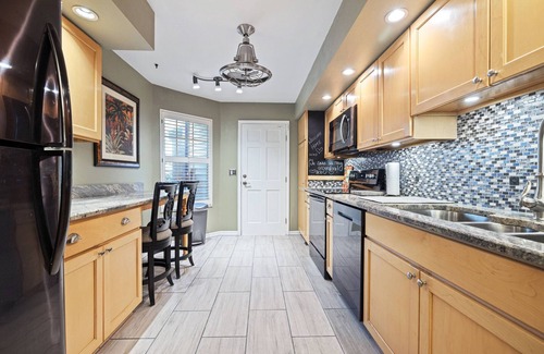 Palm Harbor Condo | Reduced Price, Beautiful 2/2 Condo 3 Miles to Honeymoon Island Beach and Caladesi Island