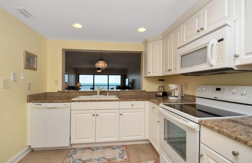 Madeira Beach Condo | Reduced Pricing Thru End Of Year For 5-Star Beach Front Condo, Check 91 Reviews!