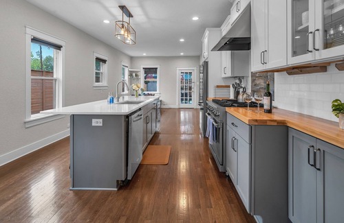 Jefferson House | Reduced Rate! Relax by the Pool @ My Sister's Place w Detached 3rd BR/Media Room