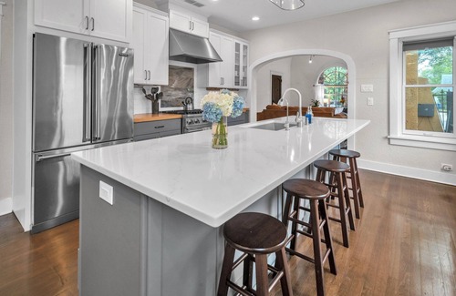 Jefferson House | Reduced Rate! Relax by the Pool @ My Sister's Place w Detached 3rd BR/Media Room