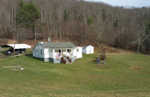 Wilson Creek Cottage | REDUCED RATES! Hike Grayson! Instant Book!