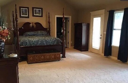 Afton House | Reduced Rates! Kid friendly Lakefront Villa, tons of games!