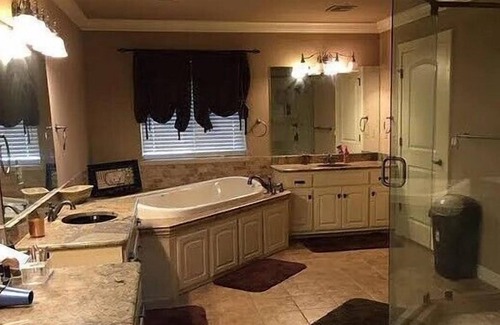 Afton House | Reduced Rates! Kid friendly Lakefront Villa, tons of games!