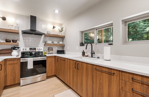 Crescent City House | Redwood 101: All New, Stout Grove, Spa-Like Bathrooms, Fire Pit, Fully Equipped