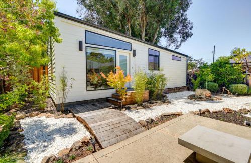 Roosevelt House | Redwood City Escape with Big-Screen TV!