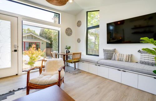 Roosevelt House | Redwood City Escape with Big-Screen TV!