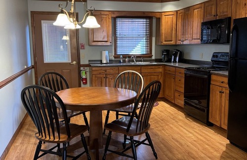 Colliersville Apartment | Redwood Inn & Suites - Apartment C - impeccably clean motel between CDP & ASV