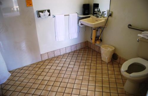 Bridgeport Hotel | Redwood Motel