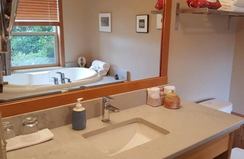 Ucluelet Bed & Breakfast | Reef Point Oceanfront B & B