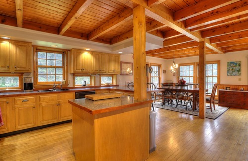 Rangeley House | Reef's Rangeley Lodge - great amenities, including hot tub!