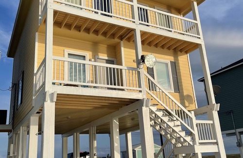 Matagorda House | “Reeling Em Inn” 4 bed/3bath waterfront home on the Colorado River