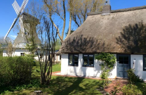 Thalingburen House | Reetdachkate Müllerhaus von 1860