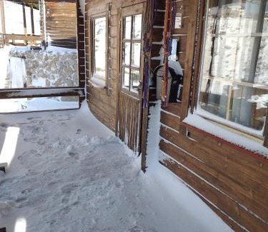 Penhas da Saude Ski Chalet | Refúgio Trilhos e Cumes