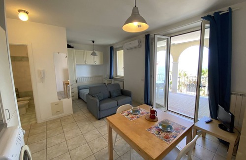 Villa Musone Apartment | Ref 3 Summer rental – Seafront studio apartment