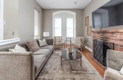 Mount Adams House | Refined & Elegant @ The Eden Park Inn