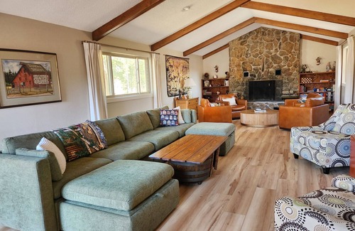 Custer Cabin | Refined Rustic. Newly Updated! Pine Lodge: Cabin + Bunkhouse