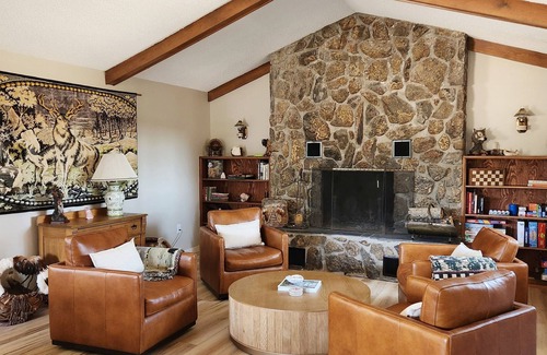 Custer Cabin | Refined Rustic. Newly Updated! Pine Lodge: Cabin + Bunkhouse