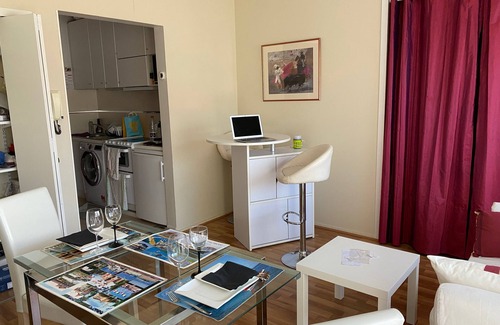 Merignac Apartment | Refined studio in the heart of town for a vacation for two and a visit to L'Aquitane