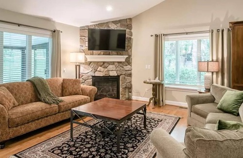 Bushnell Basin House | Refinished Cozy Pittsford Home Booking for Summer 2023!