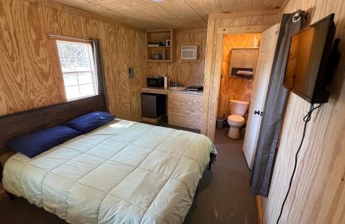 Jacksboro House | Reflection Cabin on Lake Godstone