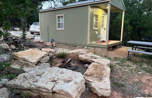 Jacksboro House | Reflection Cabin on Lake Godstone