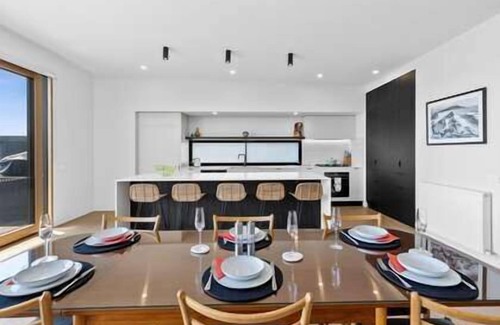 Queenscliff Apartment | Reflections at Lonsdale