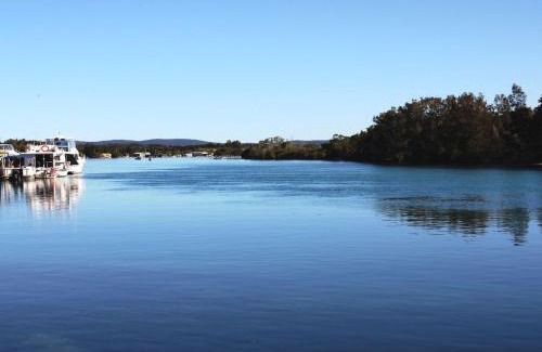 Forster Apartment | Reflections G01 On The Lake