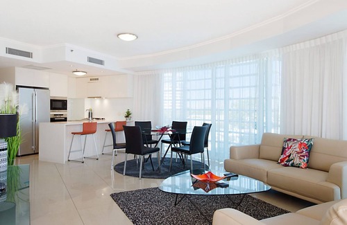 Coolangatta Apartment | Reflections tower 2 Unit 401 Greenmount Beachfront with Wi-Fi included Easy walk to shops and cafes