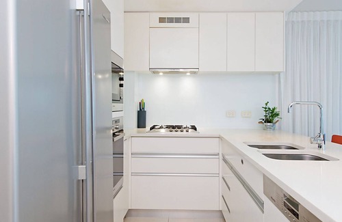 Coolangatta Apartment | Reflections tower 2 Unit 401 Greenmount Beachfront with Wi-Fi included Easy walk to shops and cafes