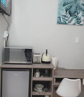 Edenvale House | Refresh Cottage near OR Tambo Airport & Greenstone