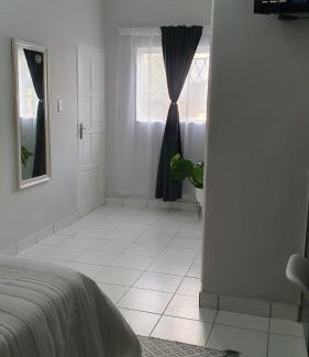Edenvale House | Refresh Cottage near OR Tambo Airport & Greenstone
