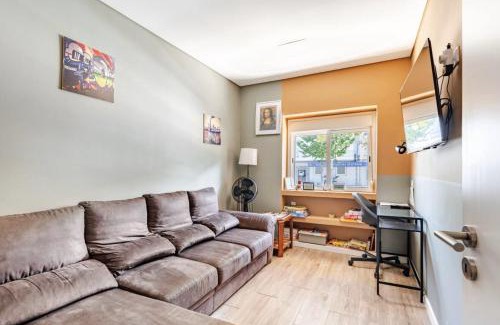 Cova da Piedade Apartment | Refreshed apartment with private garden