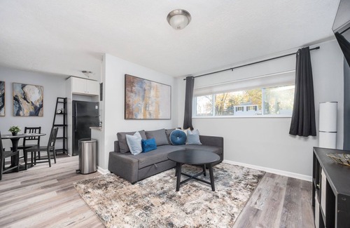 College Park Apartment | [REFRESHED] The Traveler's Retreat, 5 mins to airport and 15 mins to downtown