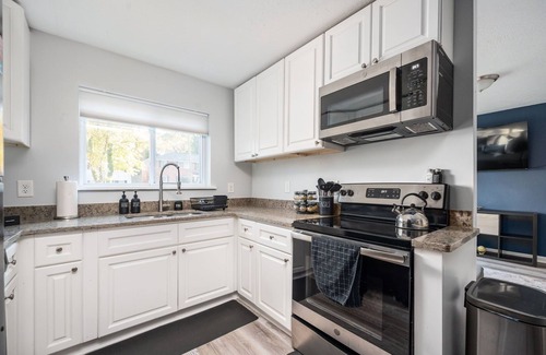 College Park Apartment | [REFRESHED] The Traveler's Retreat, 5 mins to airport and 15 mins to downtown