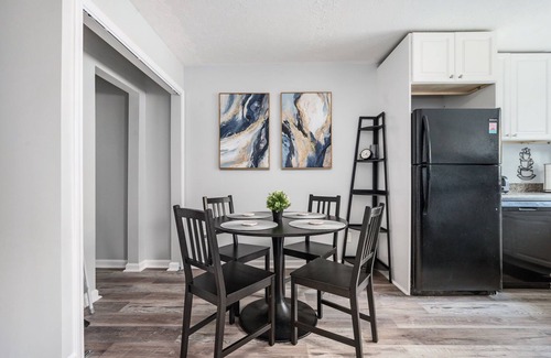 College Park Apartment | [REFRESHED] The Traveler's Retreat, 5 mins to airport and 15 mins to downtown