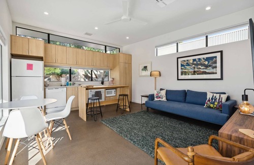 Camelback East Apartment | Refreshing 1-bedroom Container - 80 Walkscore!