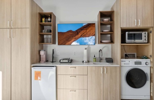Camelback East Apartment | Refreshing 2-bedroom Container - 80 Walkscore!