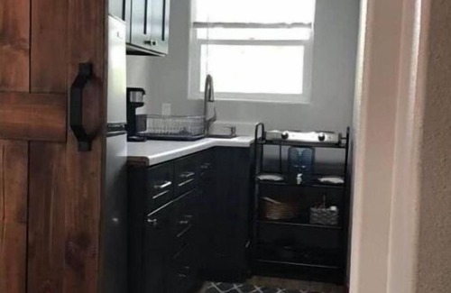 Martinez House | Refreshing Cottage with Luxury Bath