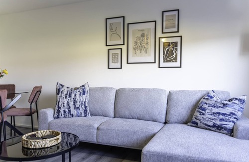 Clydebank Apartment | Refreshing Modern Apartment in Clydebank