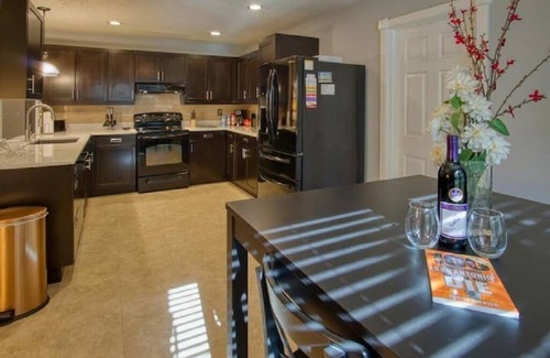Wetmore House | ✨Refreshing Quiet Escape✨HotTub,EVcharger⚡️FreeWine