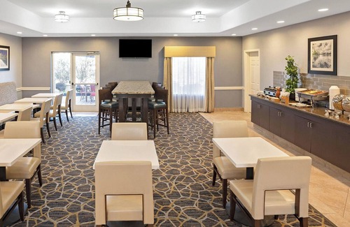 Westchase Hotel | Refreshing Room with Outdoor Pool Access, Pets Are Allowed!