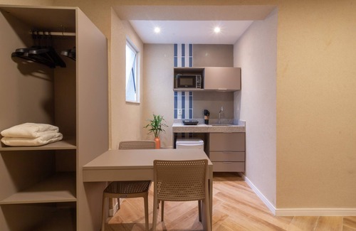 Leme Apartment | Refuge a few steps from Copacabana Beach | Q15