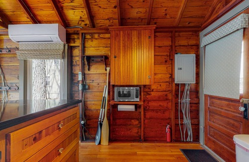 South Casco Apartment | Refurbished waterfront 1950s cabin with sauna, firepit, grill & kayaks - dogs ok